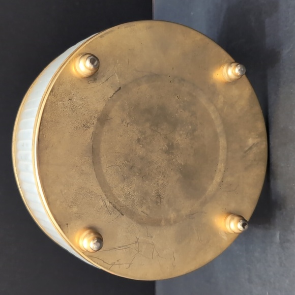 Vintage Round Beveled Glass,Footed,Lidded Etched Jewelry Box. - Picture 5 of 7